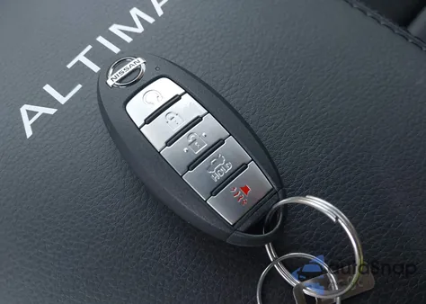 2019 Nissan Altima 2.5 Sv из США, поврежденный, VIN 1N4BL4DWXKC194615